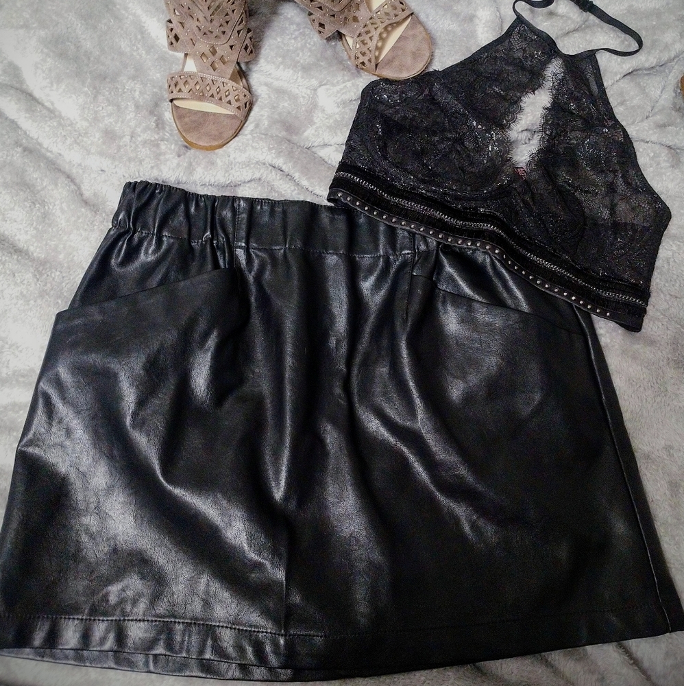 Black faux leather skirt (with pockets!)